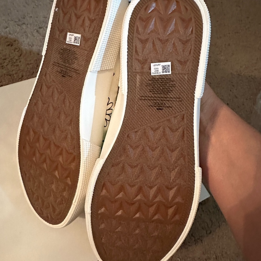 Aerie White Floral Sneakers - Picture 8 of 8